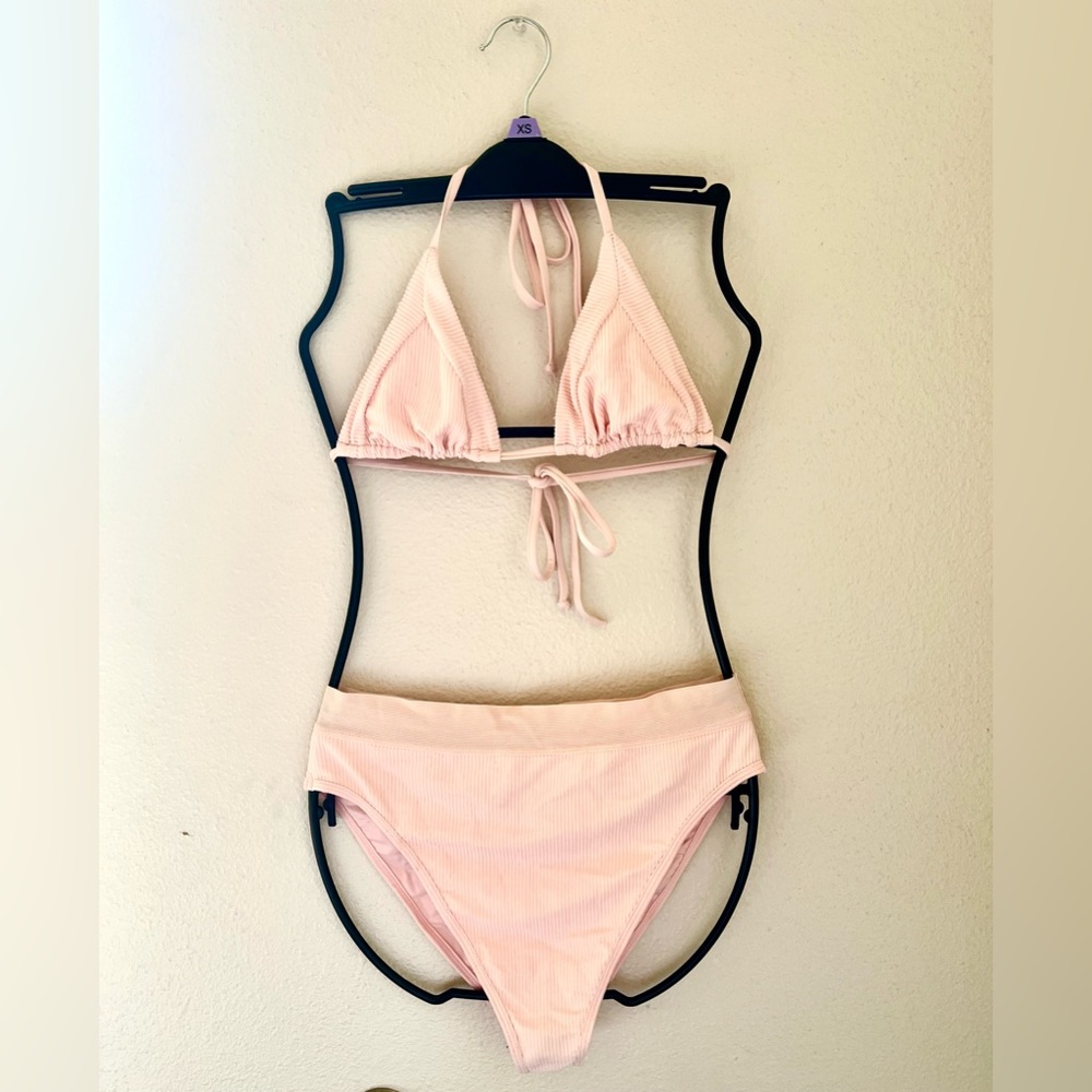 Frankie’s Bikini Sky Top + Gabrielle Bottoms in Peach 🍑